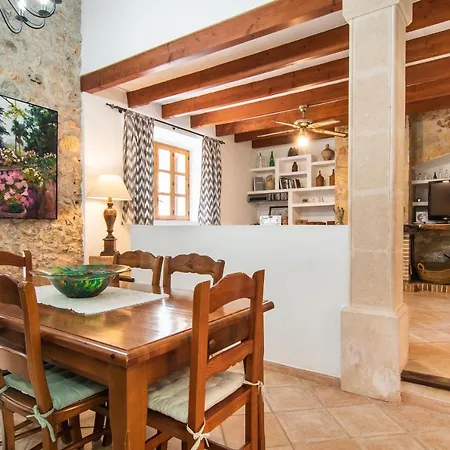 Fabulous Rural House With Views To The Mountains With Swimming Pool بيت للعطل *